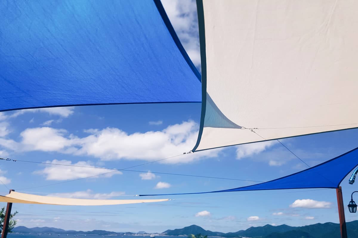 하늘빛바다펜션 여름 아침 수영장 그늘막