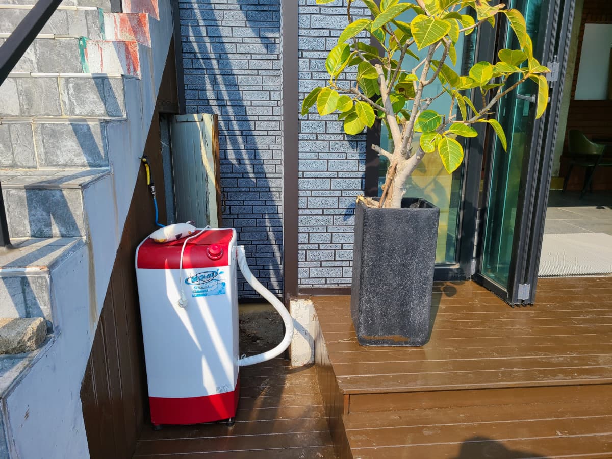 하늘빛바다펜션 봄 낮 수영복용 탈수기가 구비된 수영장